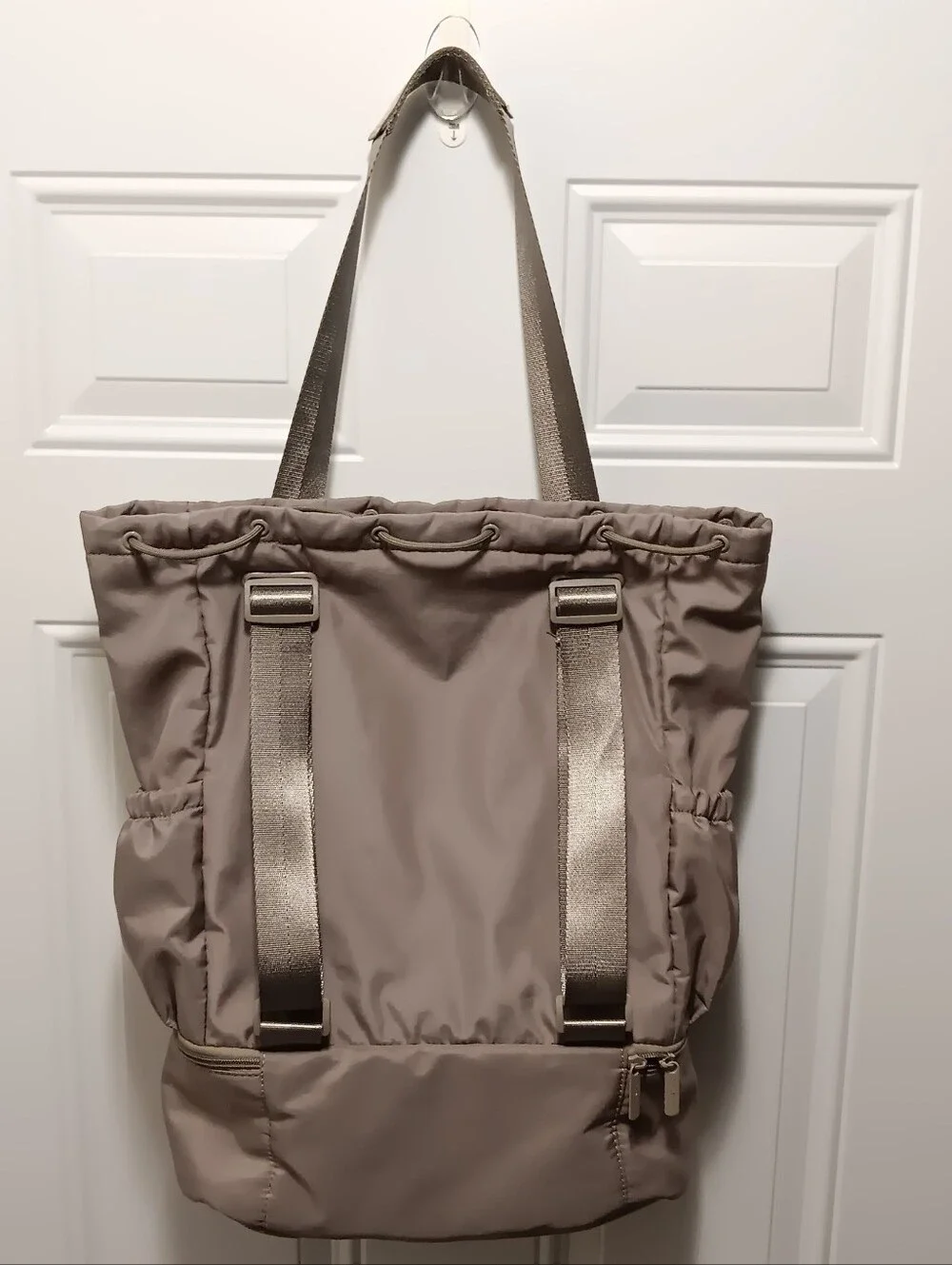 Beyond Yoga| Adjustable Backpack Bag Yoga Pilates Dance Class Gym Convertible